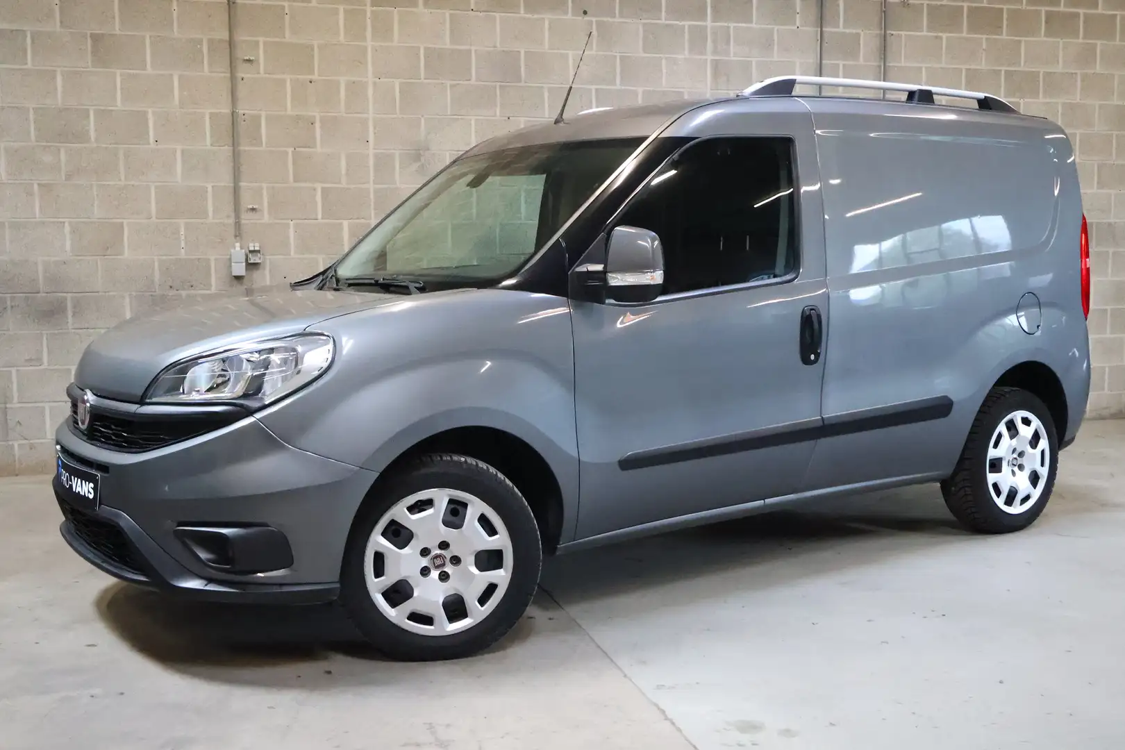 Fiat Doblo 1.4 95 PK MT5| Airco| Camera| CC| Trekhaak Gris - 2