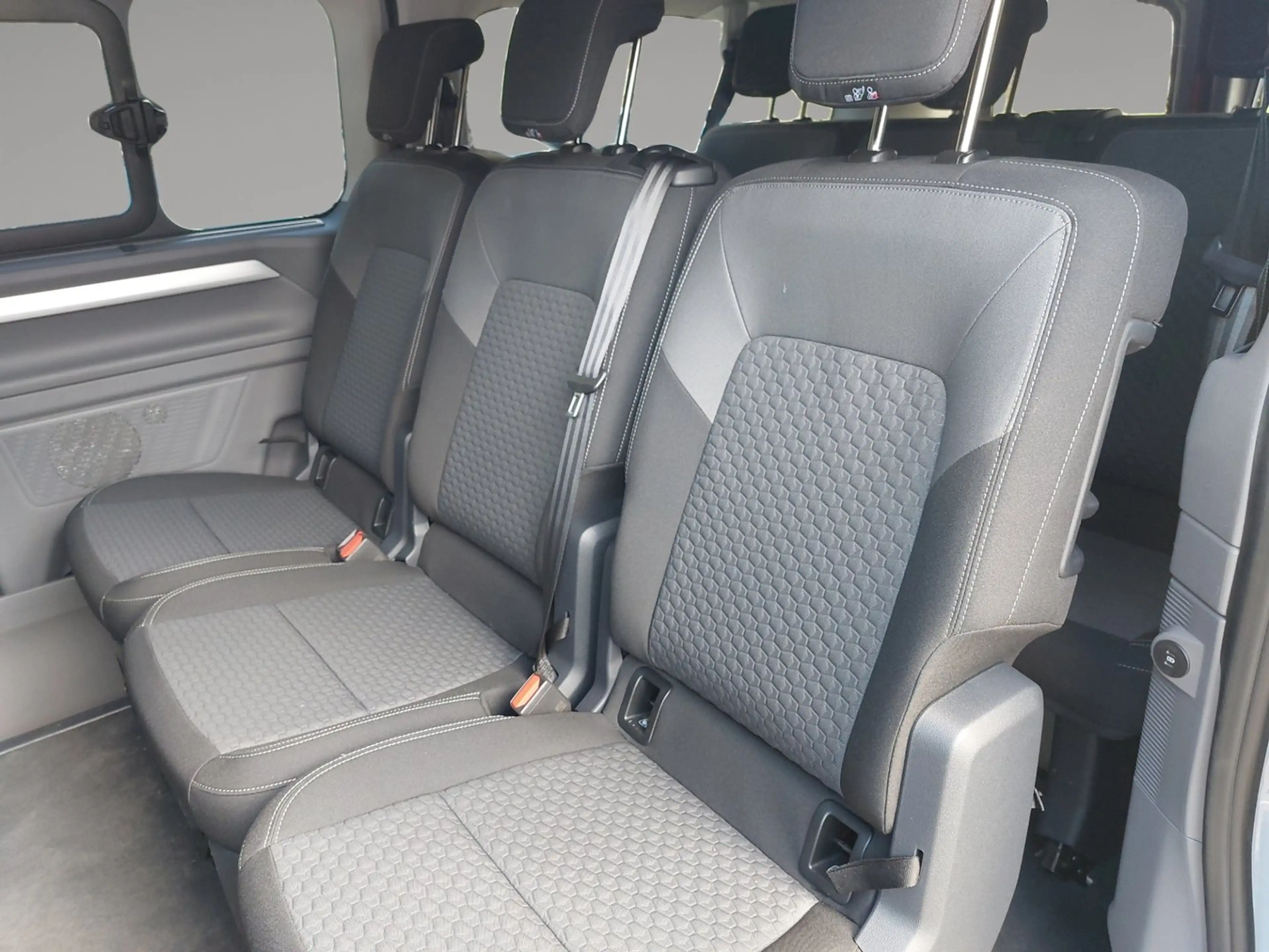 Volkswagen T7 Caravelle VW T7 Caravelle Life LR TDI 4MOTION — photo 12