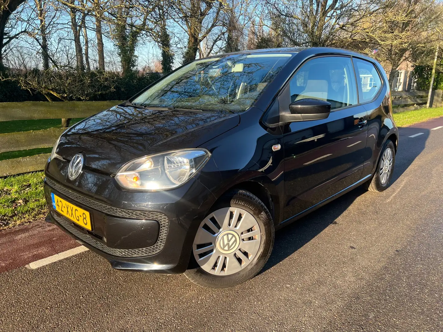 Volkswagen up! 1.0 move up! BlueMotion Airco Negro - 1