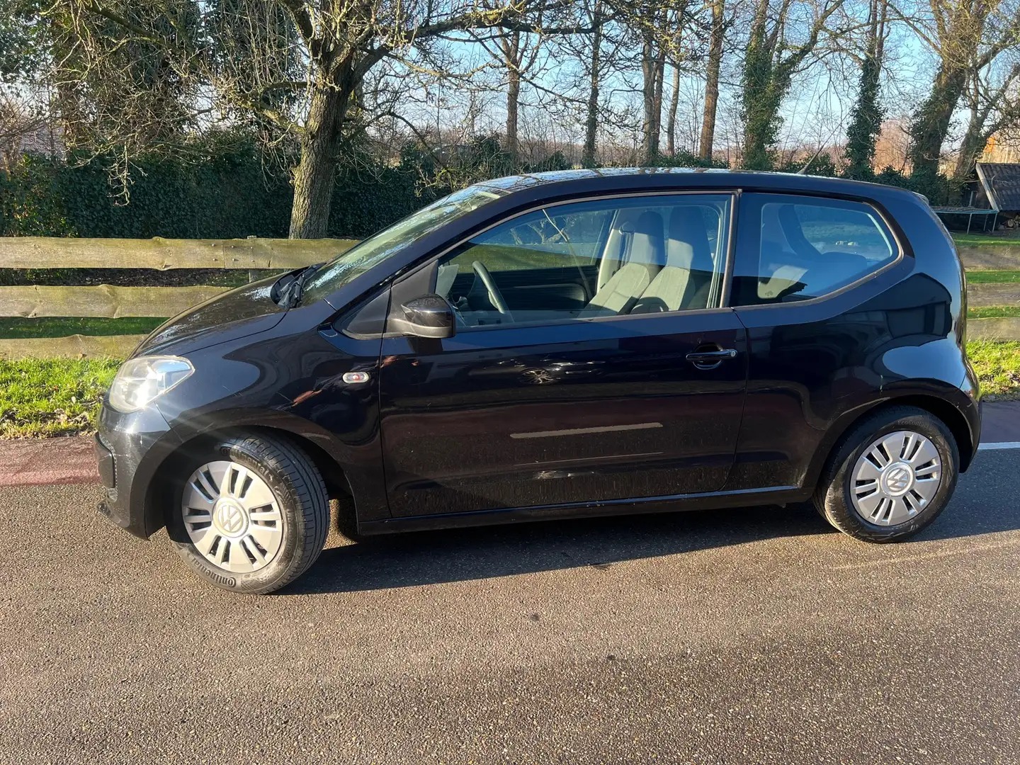 Volkswagen up! 1.0 move up! BlueMotion Airco Negro - 2