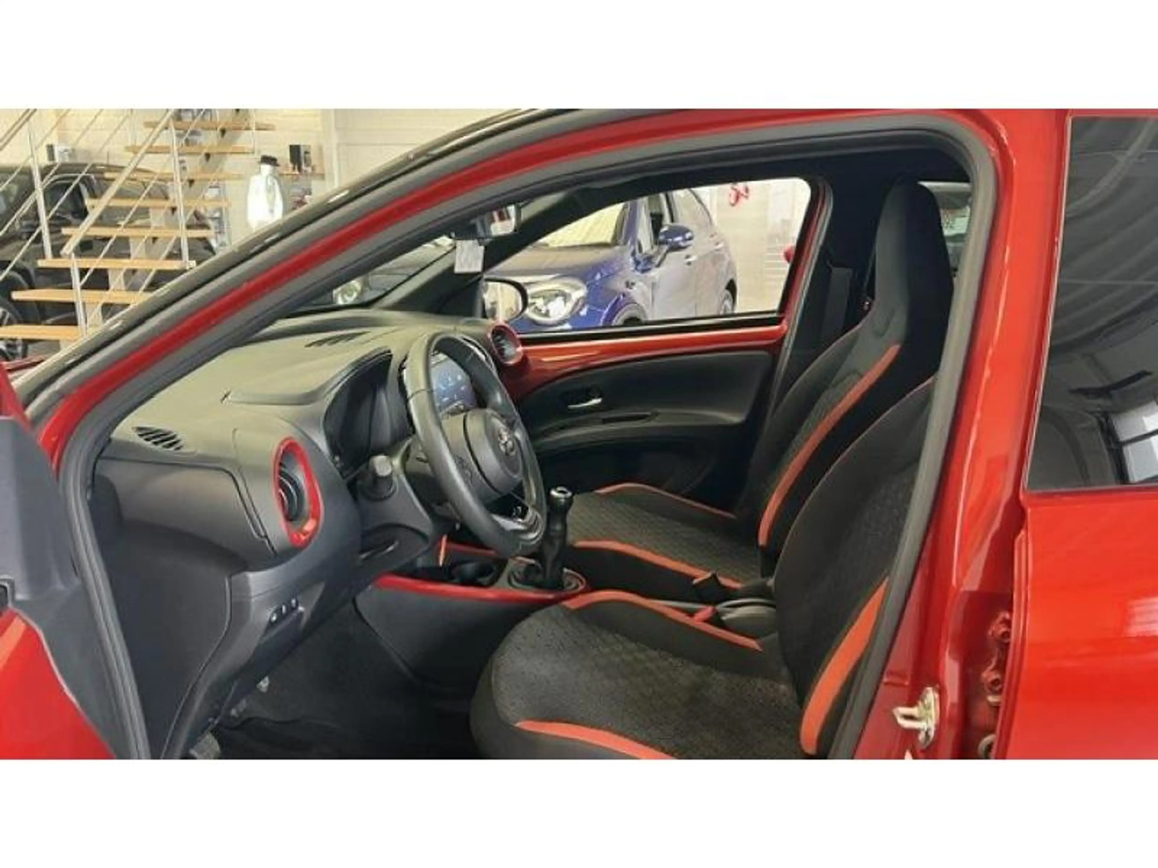 Toyota Aygo X 1.0 vvti- Carplay — photo 9