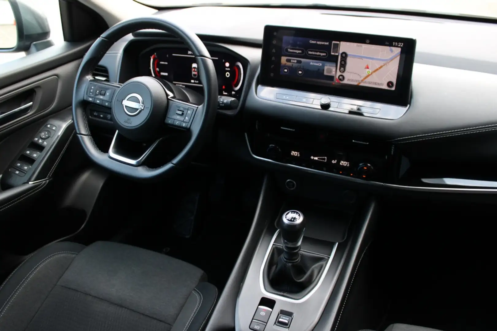 Nissan Qashqai 1.3 MHEV N-Connecta | Pano | 18 Inch | Full Led | Grijs - 2