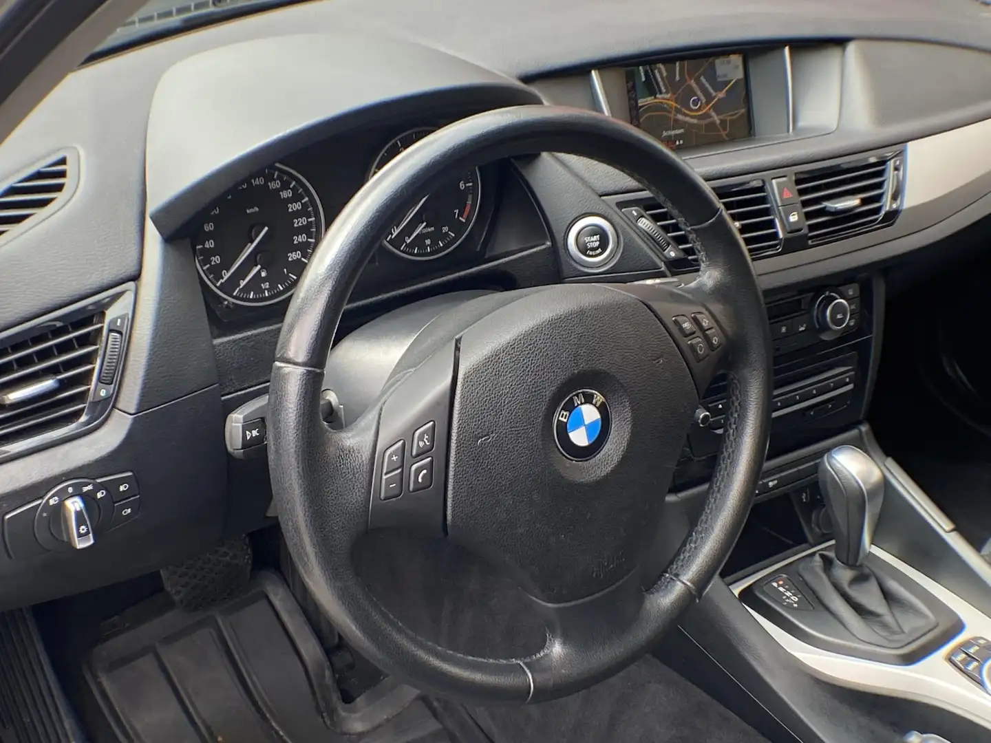 BMW X1 1.8i sDrive AUTOMAAT I Navigatie I Airco I Bi-Xeno Grijs - 2