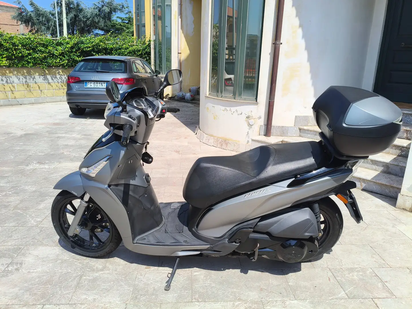 Kymco People GT300i Abs Šedá - 1