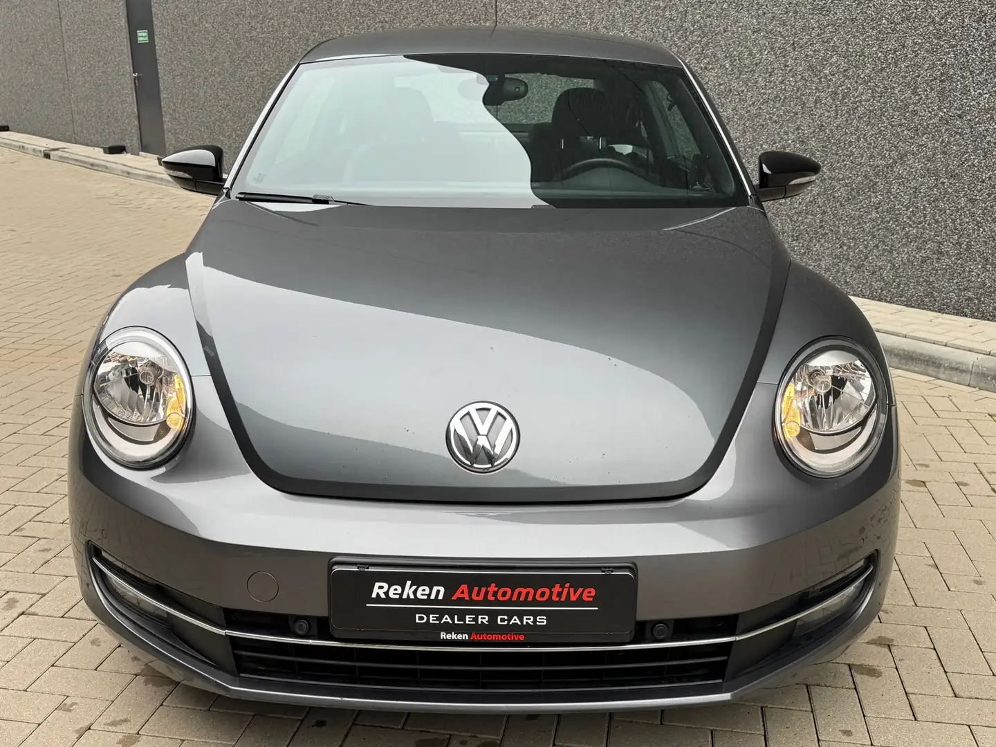 Volkswagen Beetle 2.0 TSI R-line Dsg 200 PK Cruise Clima Grau - 2