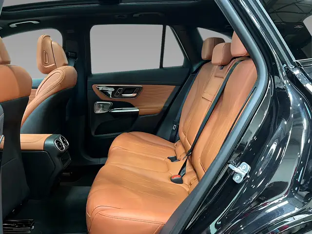 Mercedes-Benz 450 view 9