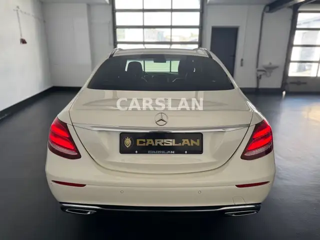Mercedes-Benz E-Class view 11
