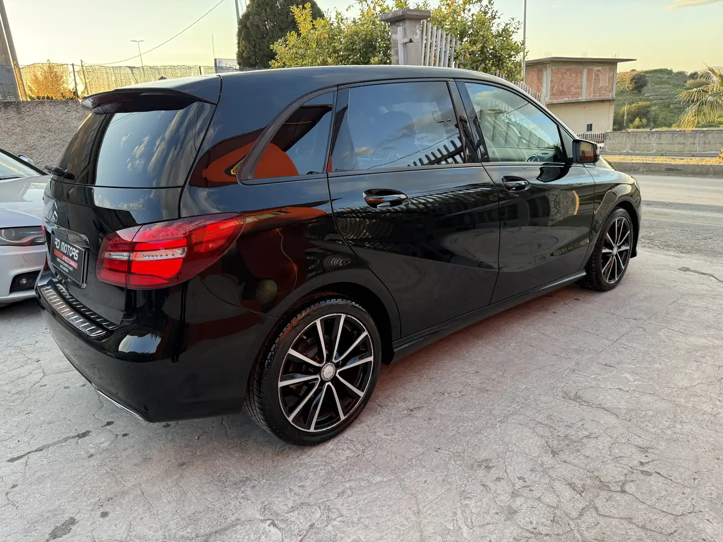 Mercedes-Benz B 200 d Premium auto FULL - 1