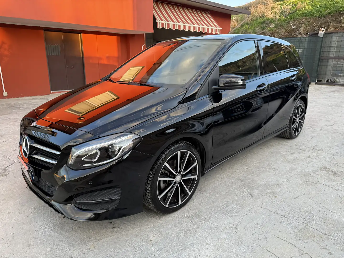Mercedes-Benz B 200 d Premium auto FULL - 2
