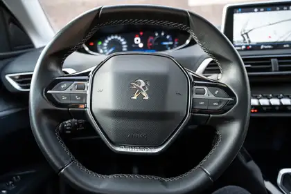 Annonce voiture d'occasion Peugeot 3008 - CARADIZE