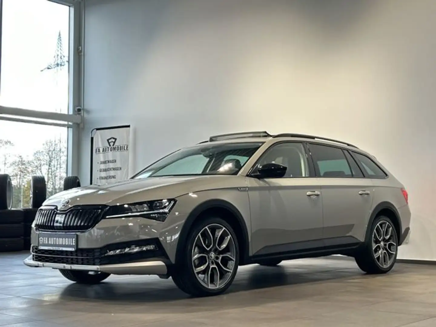 Skoda Superb Scout 4x4 Pano Matrix Kamera AHK Acc Grau - 2