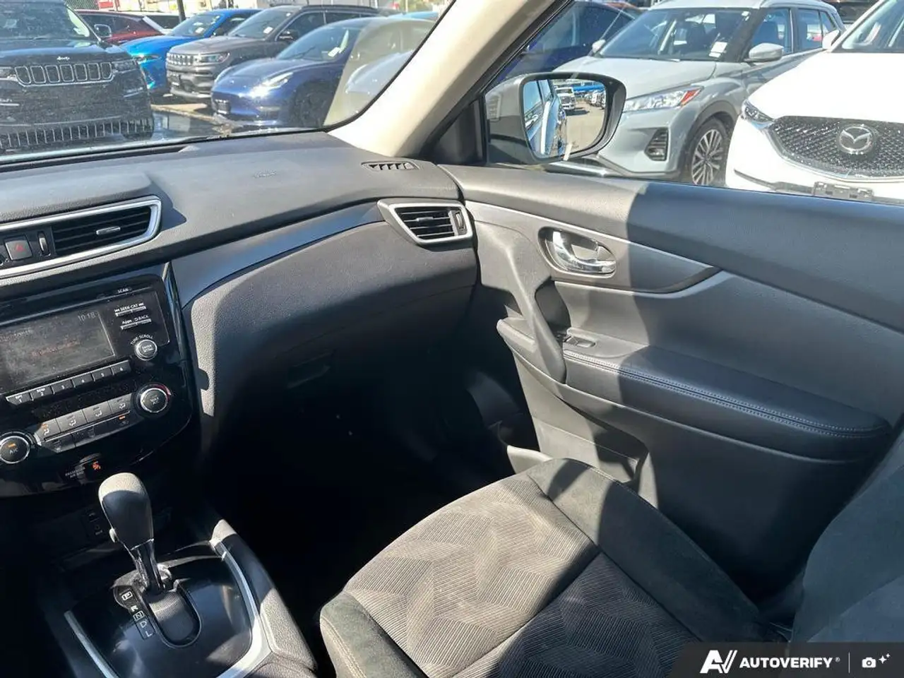 Nissan Rogue снимка Nissan Rogue