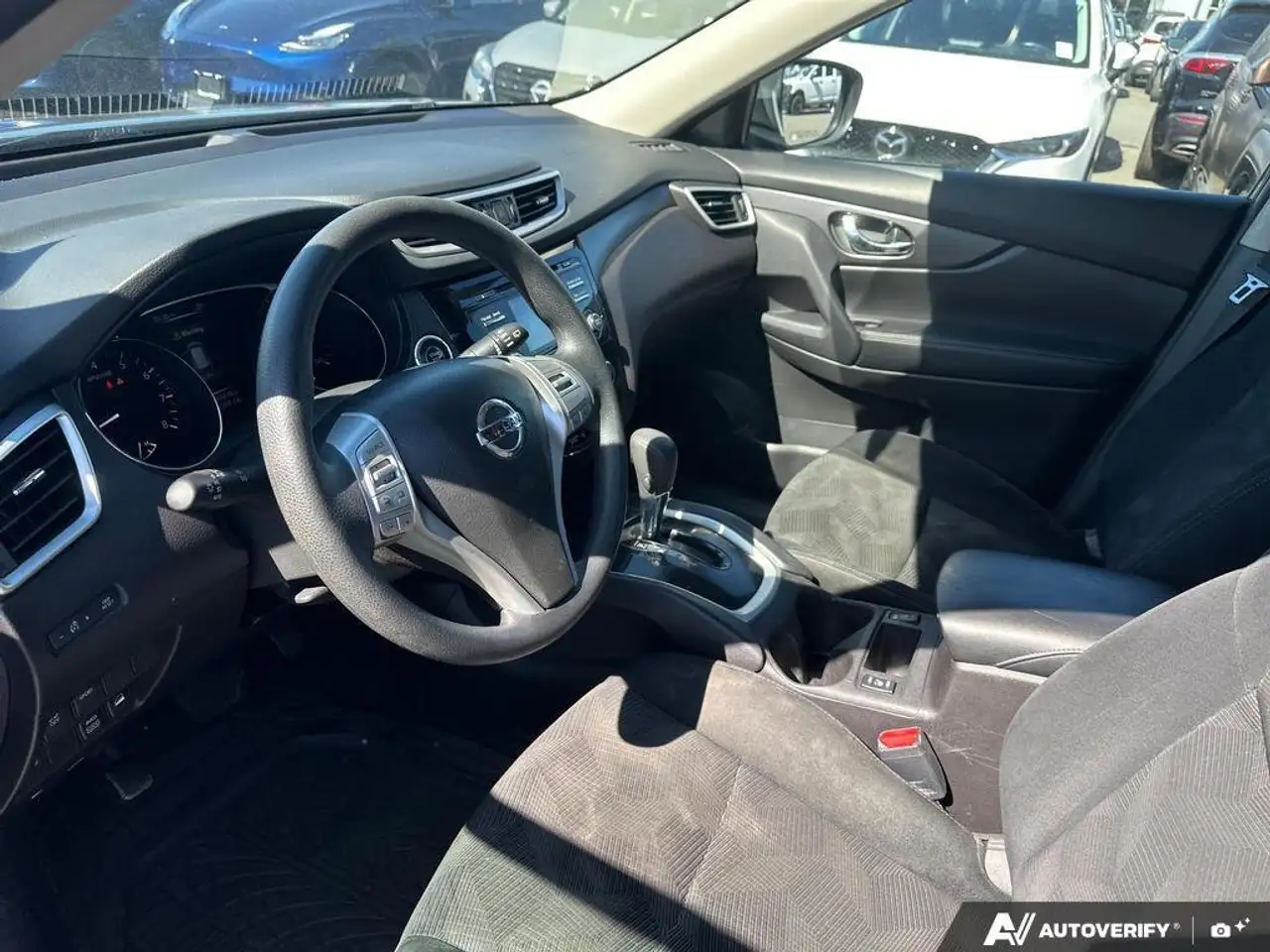 Nissan Rogue снимка Nissan Rogue