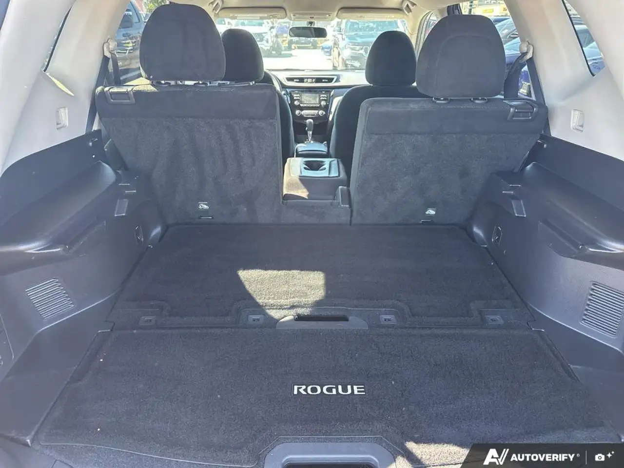 Nissan Rogue снимка Nissan Rogue