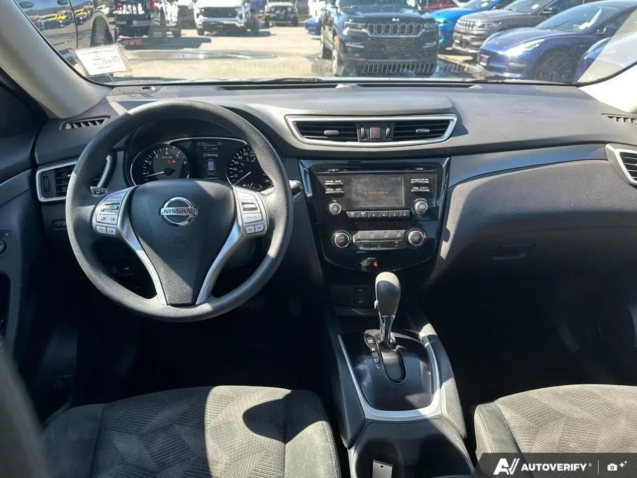 Nissan Rogue снимка Nissan Rogue