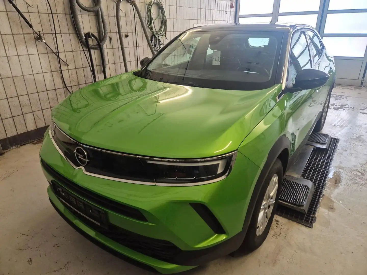 Opel Mokka-E Edition Grün - 1