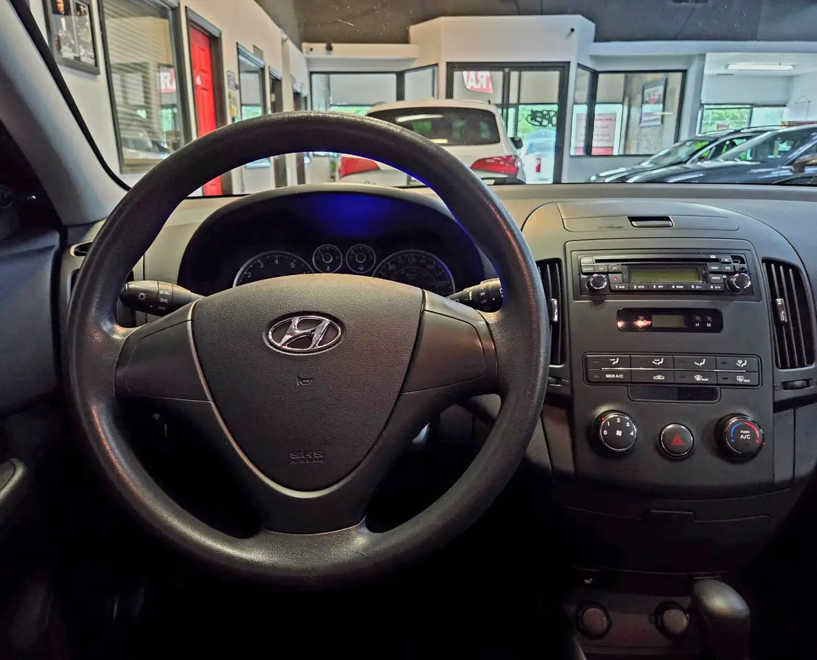 Hyundai ELANTRA fotografie Hyundai ELANTRA