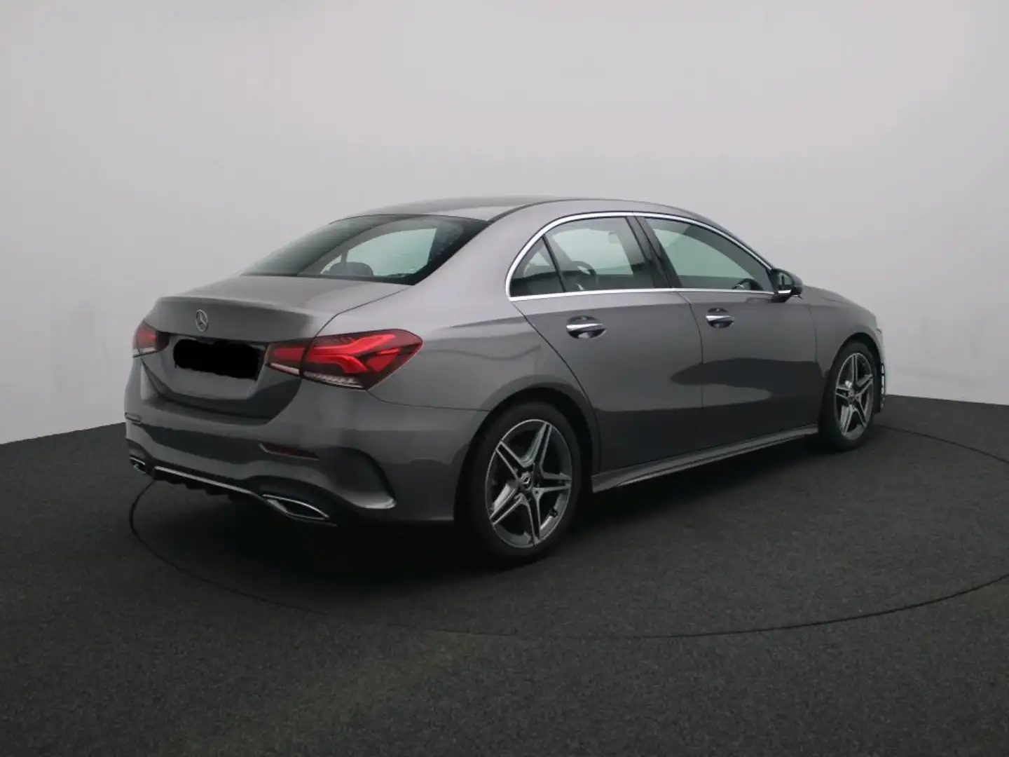 Mercedes-Benz A 180 Limousine AMG Line + PTS + CAMERA + ZETELVERWARMIN Grijs - 2