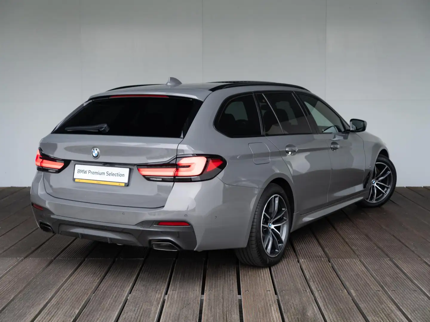 BMW 530 5 Serie Touring 530e | High Executive | M Sportpak Grijs - 2