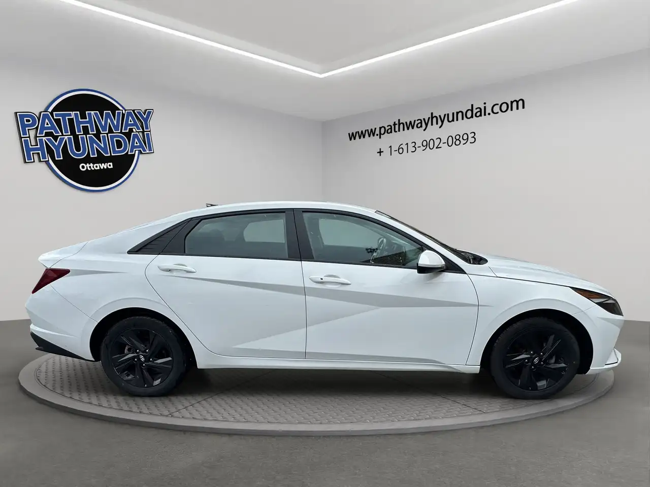 Hyundai ELANTRA photo Hyundai ELANTRA