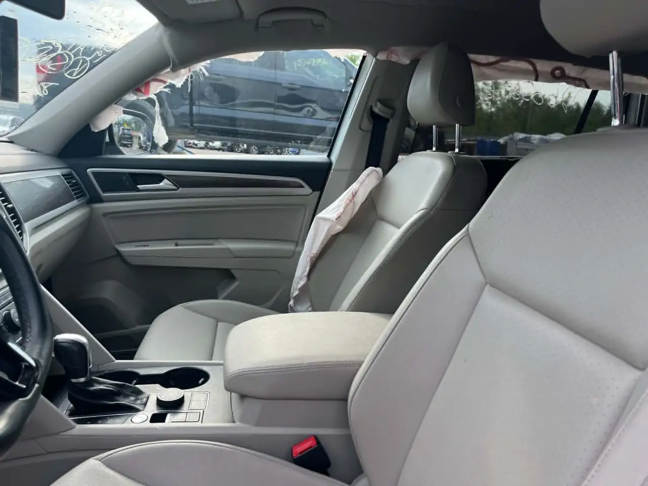 Volkswagen Atlas photo Volkswagen Atlas