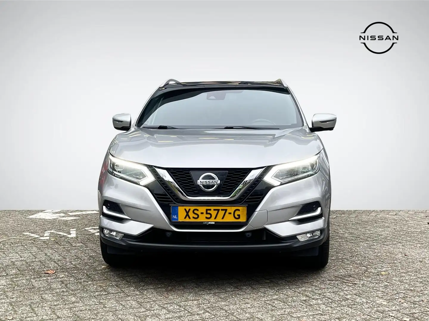 Nissan Qashqai 1.2 Tekna + | Trekhaak | Panoramadak | BOSE Audio Zilver - 2