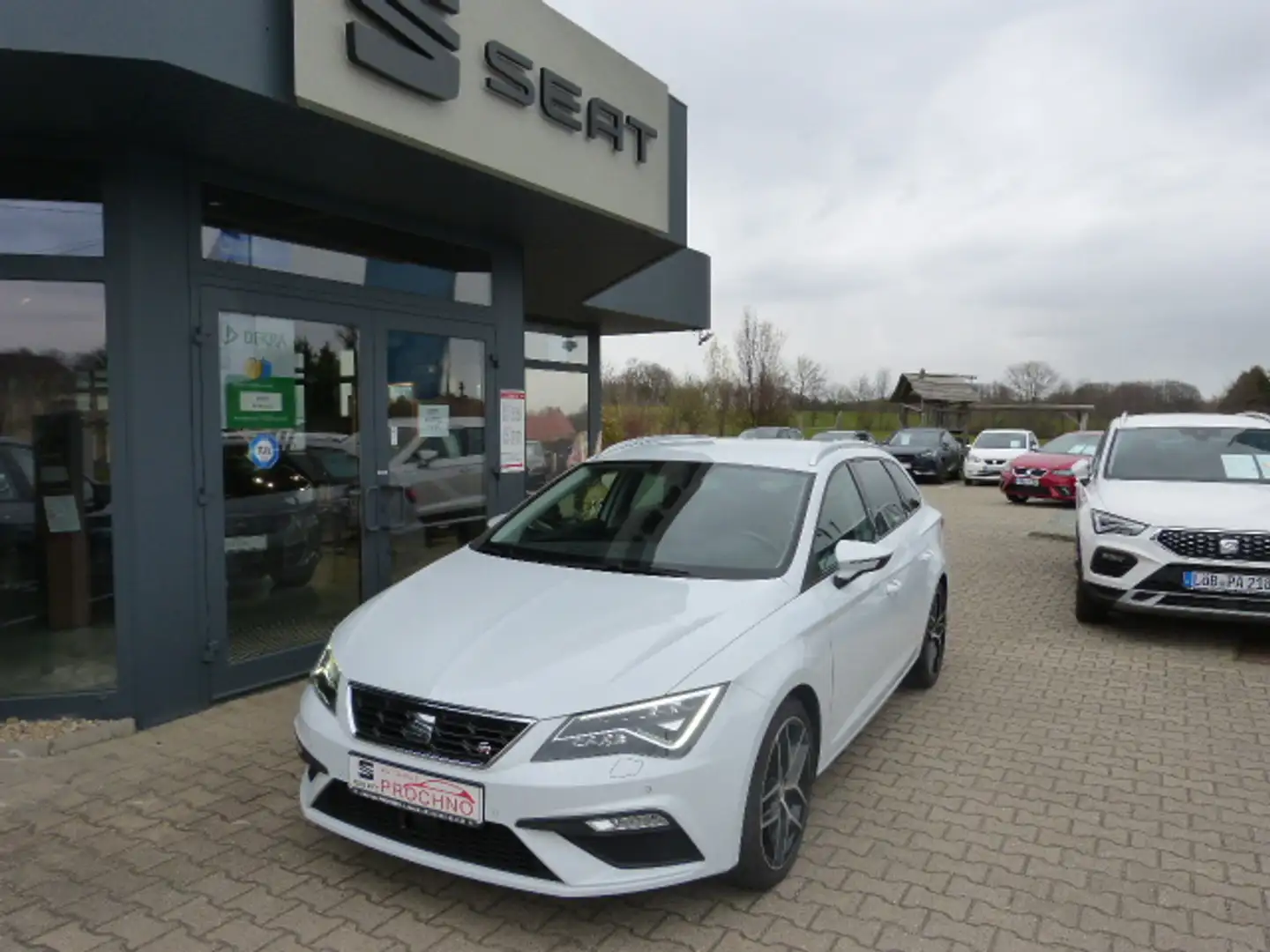 SEAT Leon FR Leon Sportstourer ST 1.5 TSI ACT FR 150 PS Blanco - 1