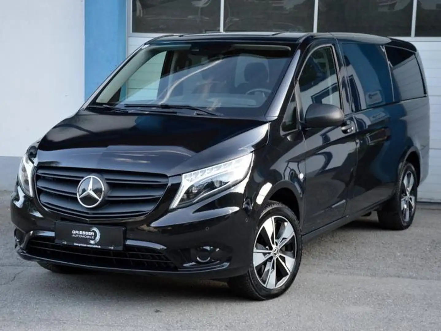 Mercedes-Benz Vito Tourer 116 CDI 4x4 lang Aut.*Modell 2022*AHK* Schwarz - 1