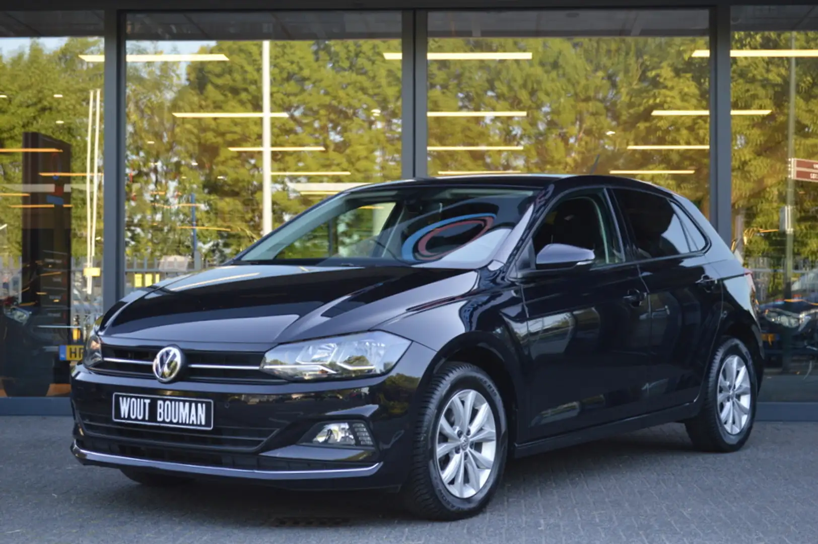 Volkswagen Polo 1.0 TSI Highline Navi Clima Pdc Zwart - 2