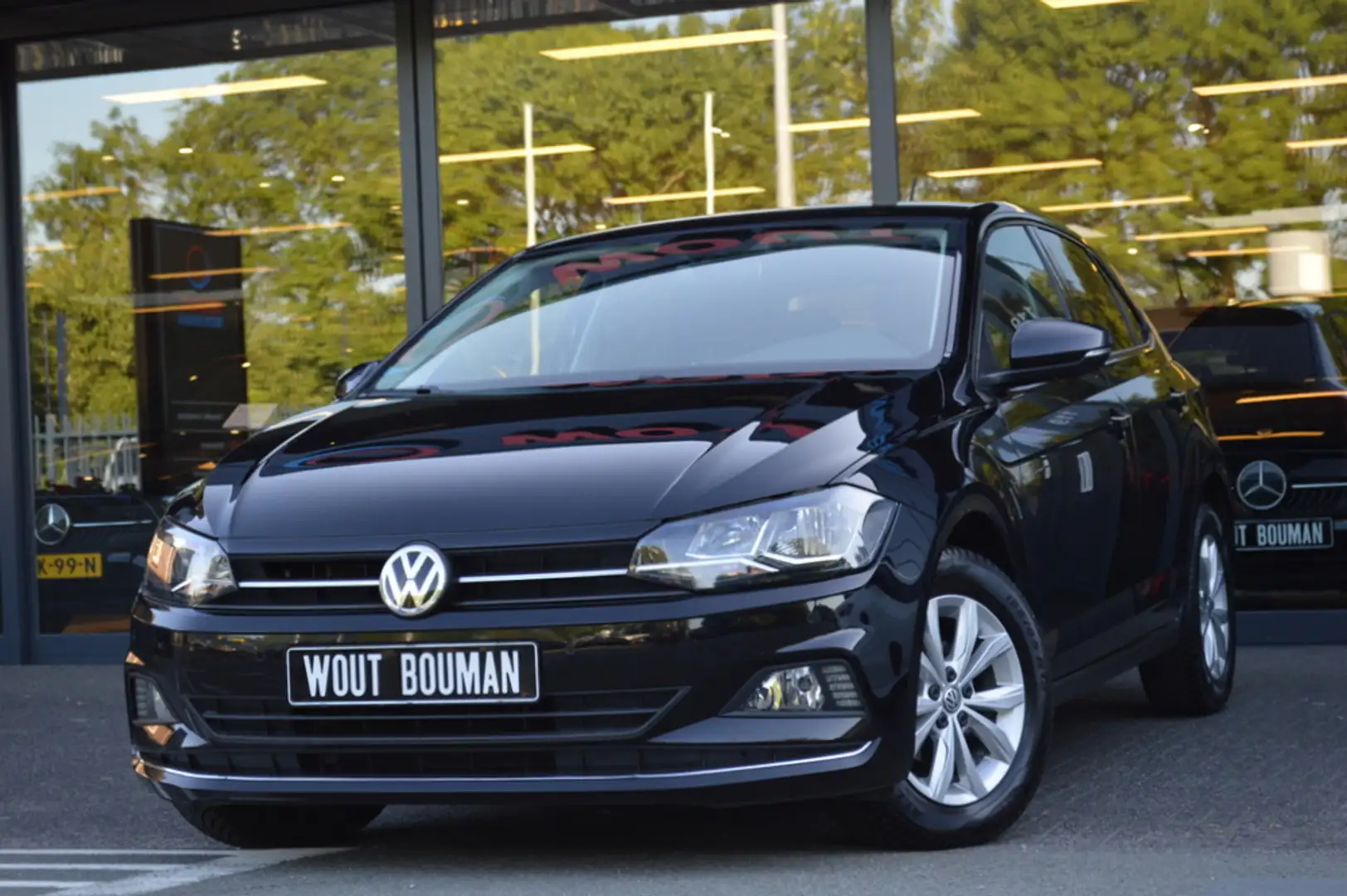 Volkswagen Polo 1.0 TSI Highline Navi Clima Pdc Zwart - 1