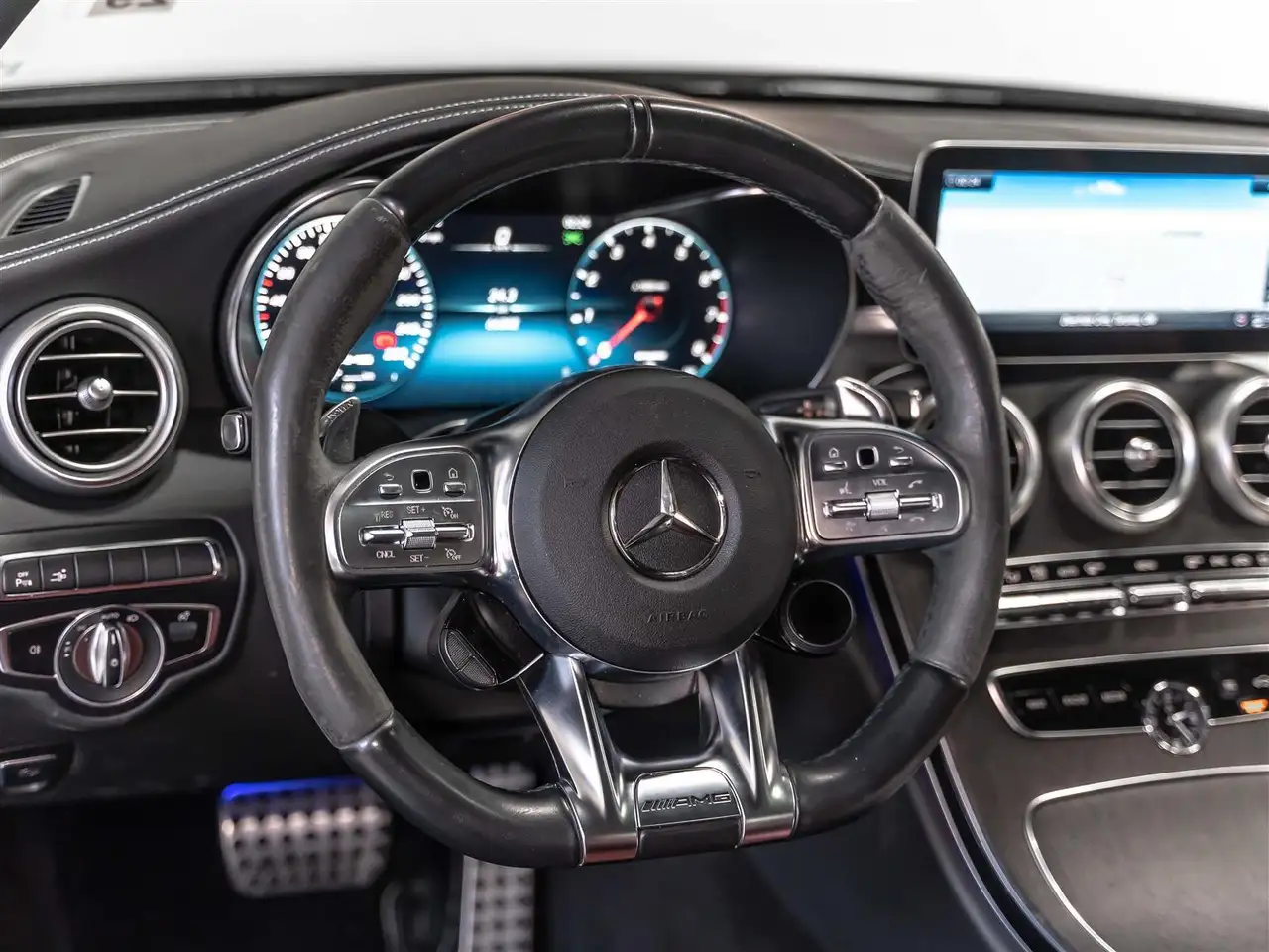 Mercedes-Benz C-Class снимка Mercedes-Benz C-Class