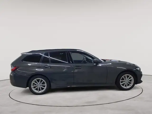 BMW 3 Series view 3
