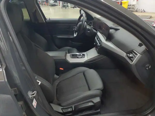 BMW 3 Series view 8