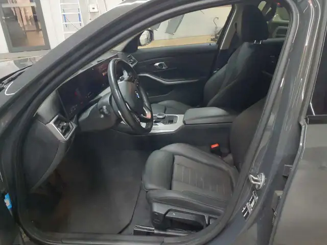 BMW 3 Series view 7