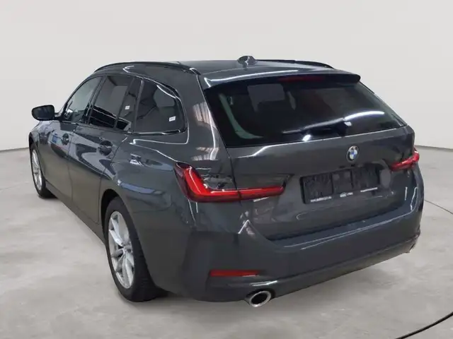 BMW 3 Series view 5