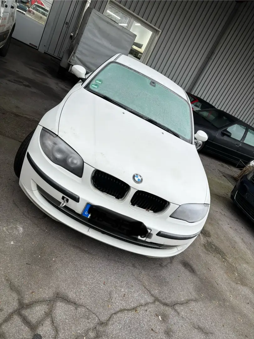 BMW 116 1er (3-Türer) 116i Bílá - 1
