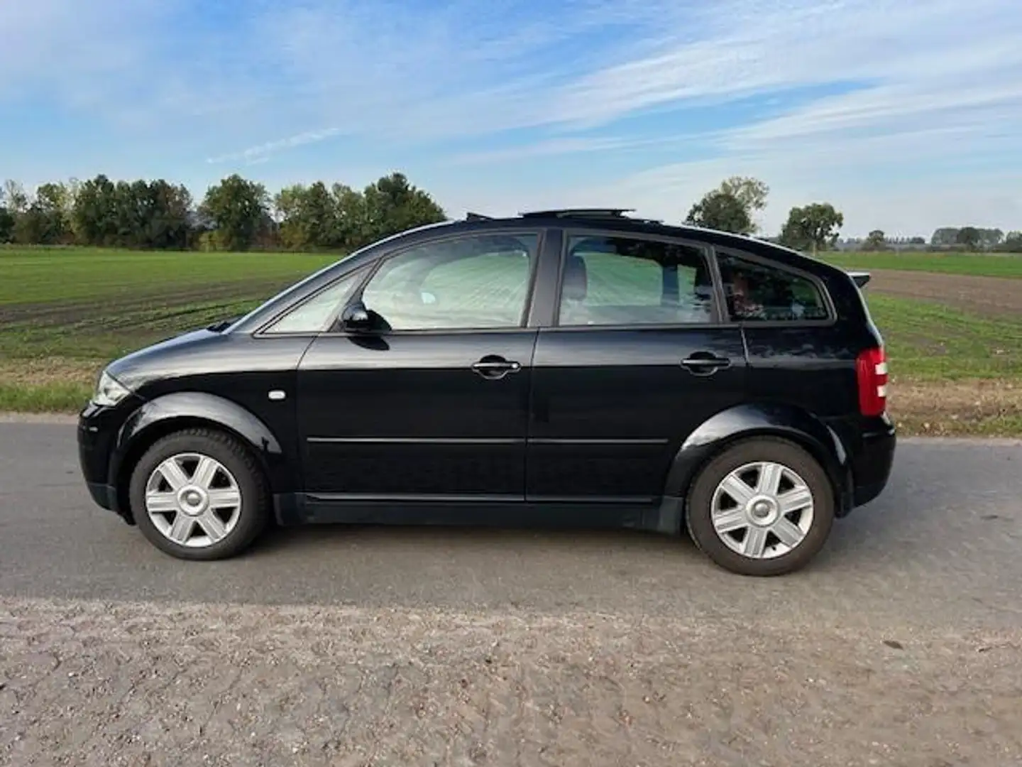 Audi A2 1.6 FSI met open sky en leder interieur, 5 zitter! Zwart - 2