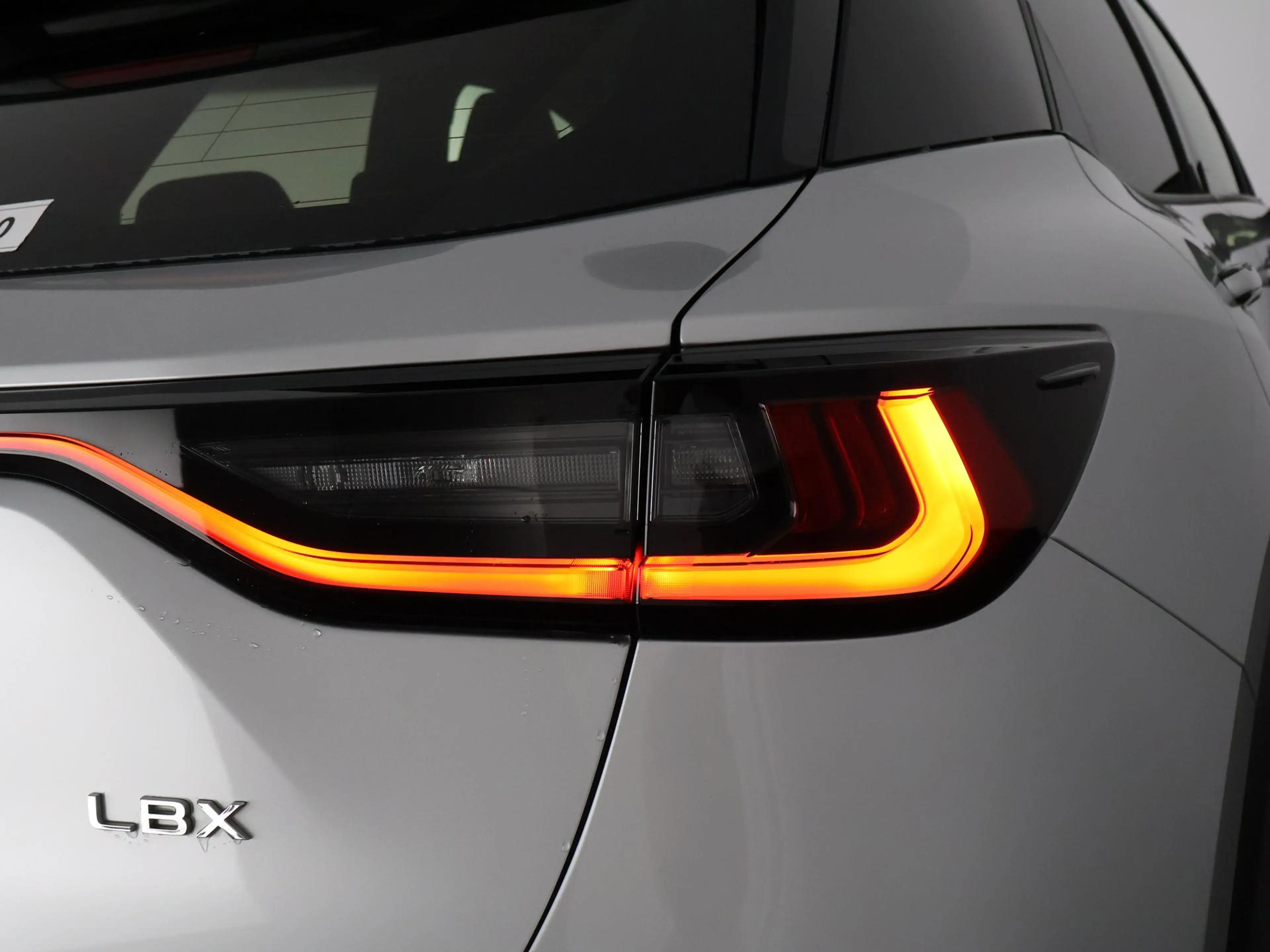 Lexus LBX 1.5 Business Line Bi-Tone 2WD | Dodehoek detectie — photo 26