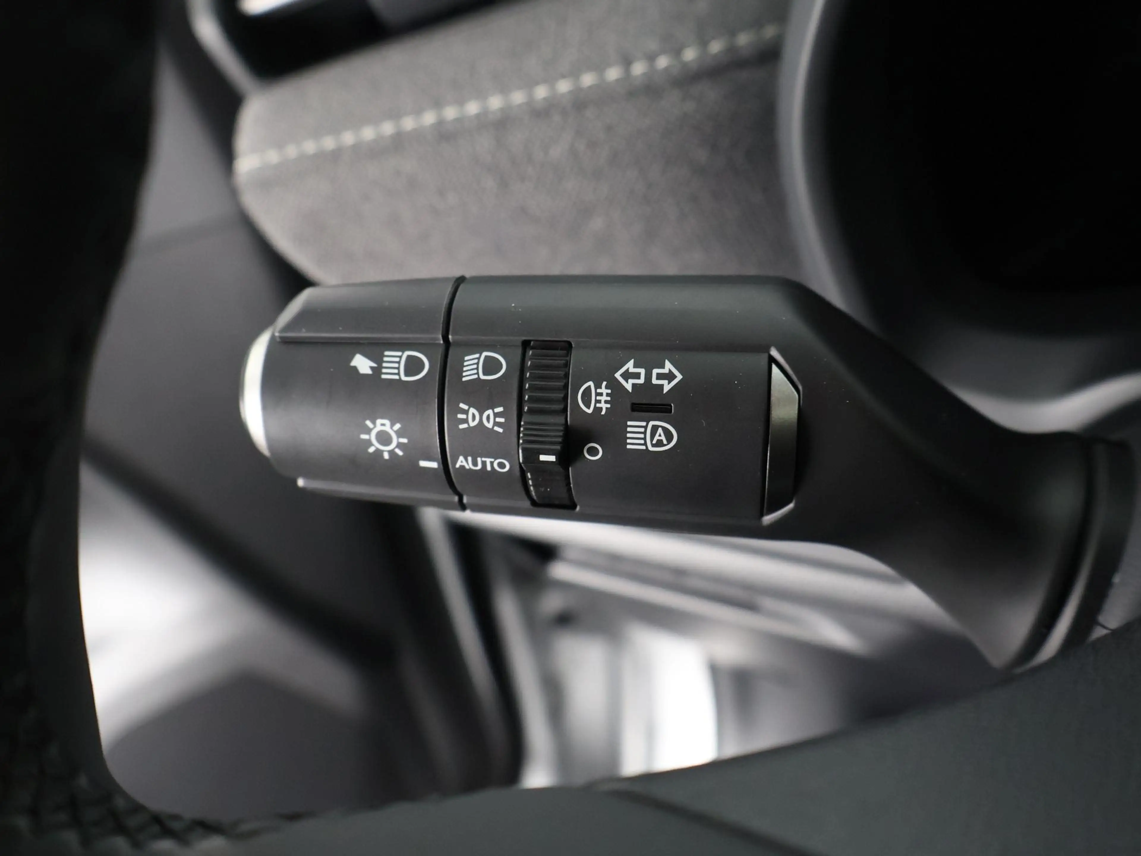 Lexus LBX 1.5 Business Line Bi-Tone 2WD | Dodehoek detectie — photo 14