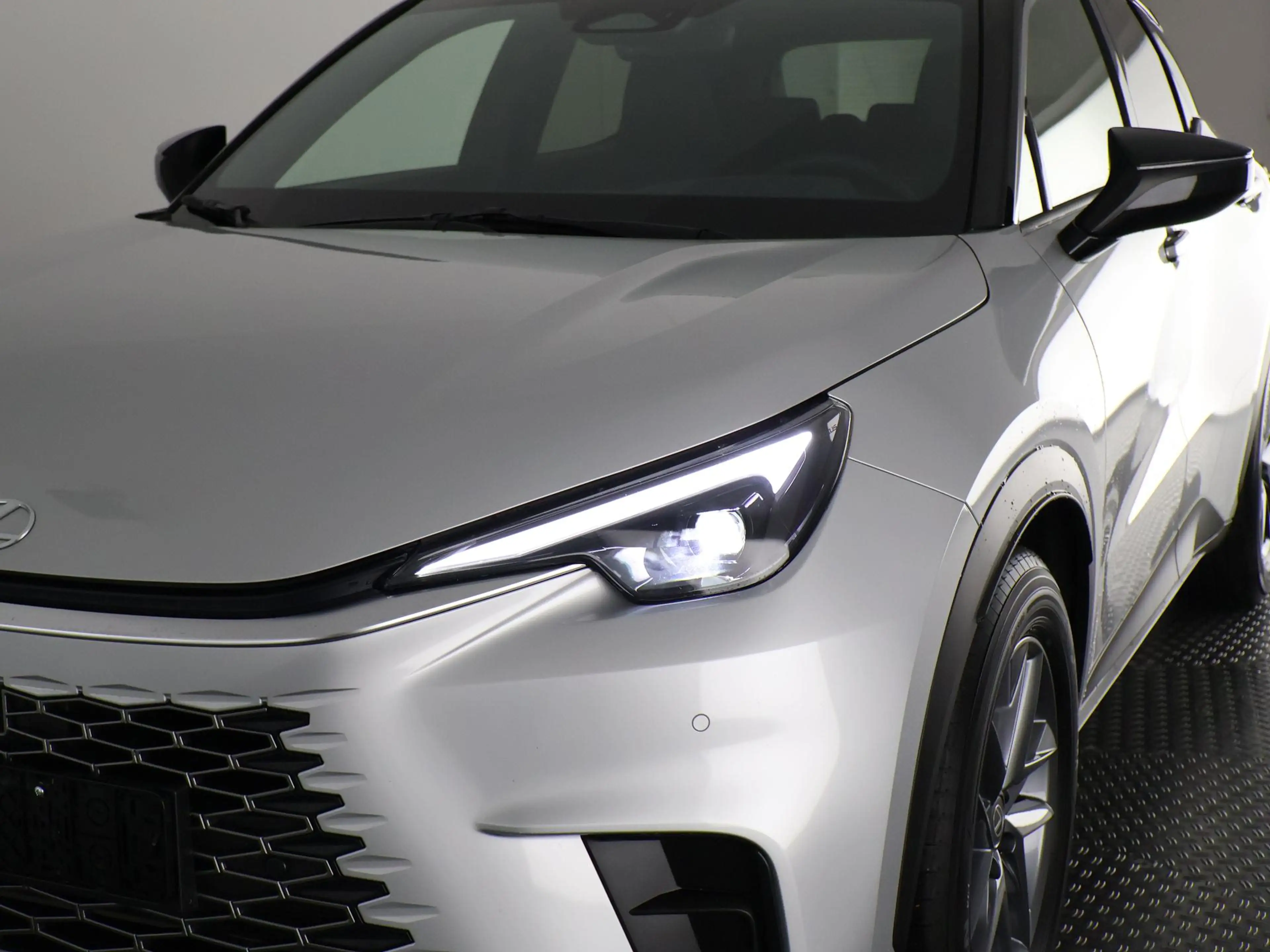 Lexus LBX 1.5 Business Line Bi-Tone 2WD | Dodehoek detectie — photo 23