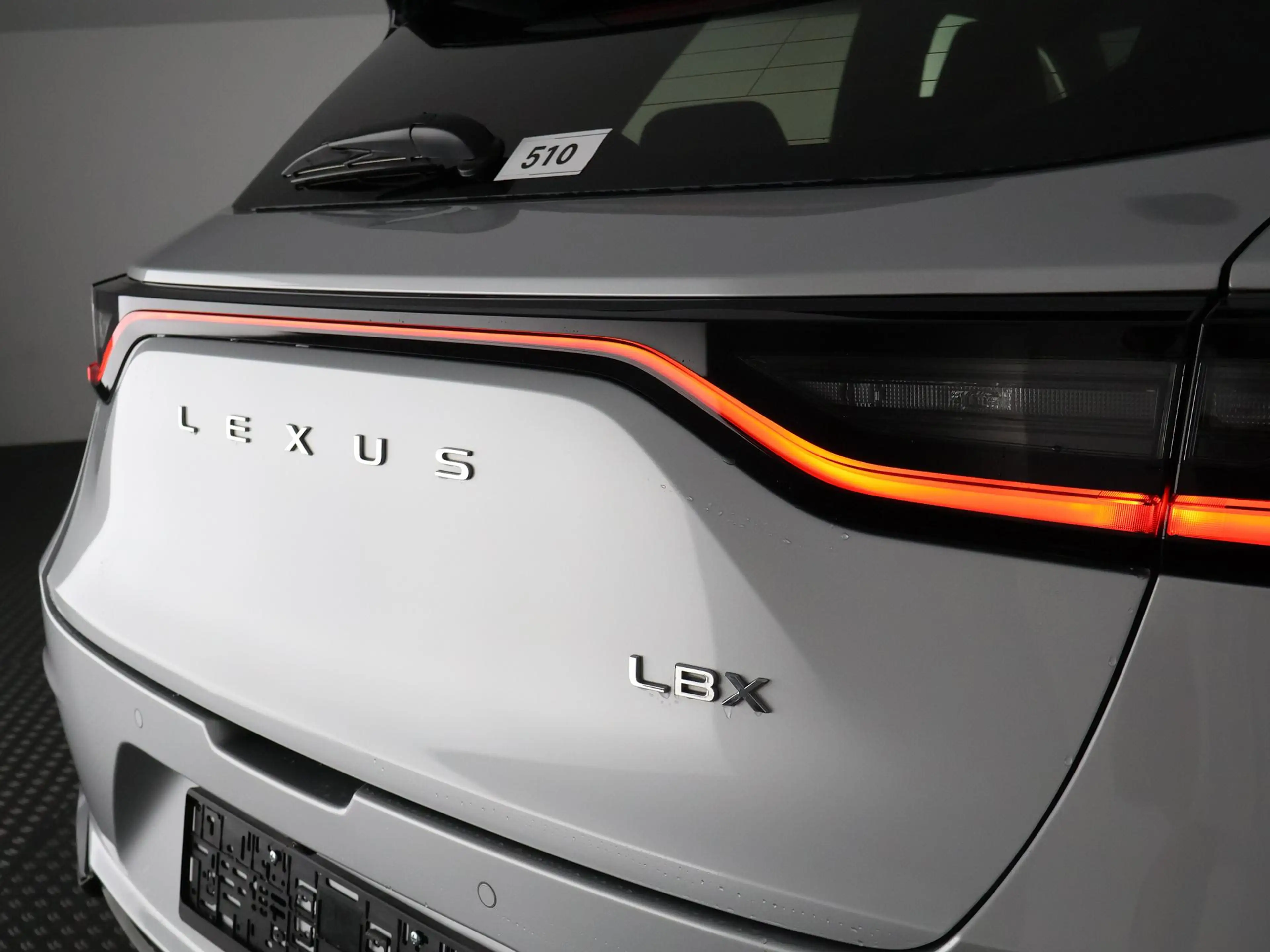 Lexus LBX 1.5 Business Line Bi-Tone 2WD | Dodehoek detectie — photo 31