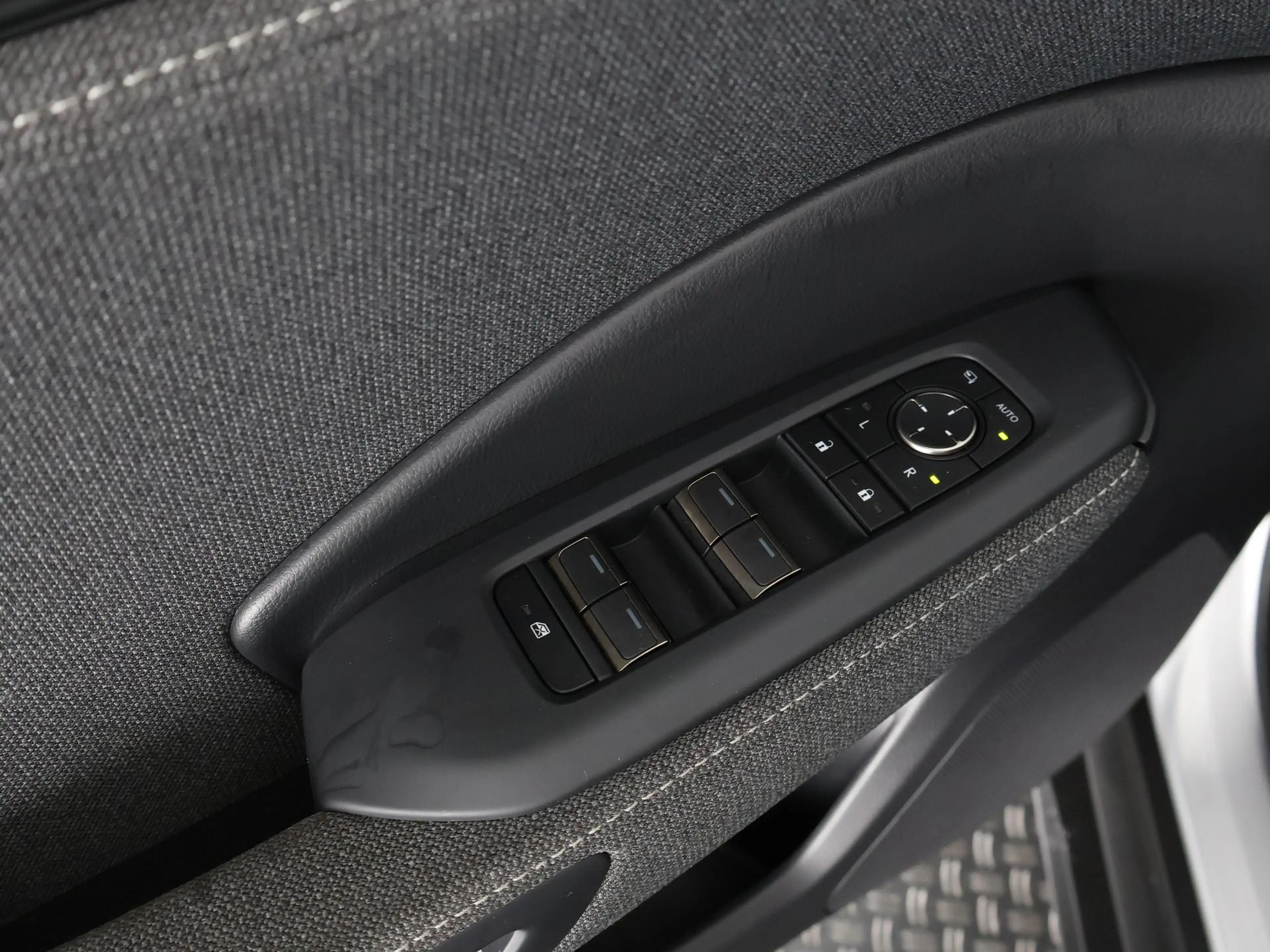 Lexus LBX 1.5 Business Line Bi-Tone 2WD | Dodehoek detectie — photo 10