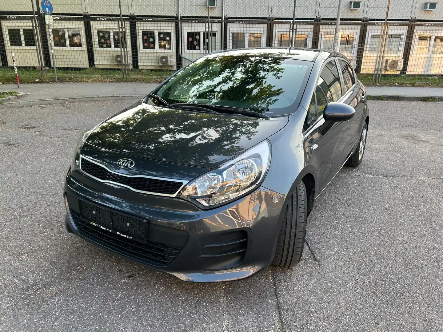 Kia Rio Rio 1,2 MPI Titan Titan Grau - 1