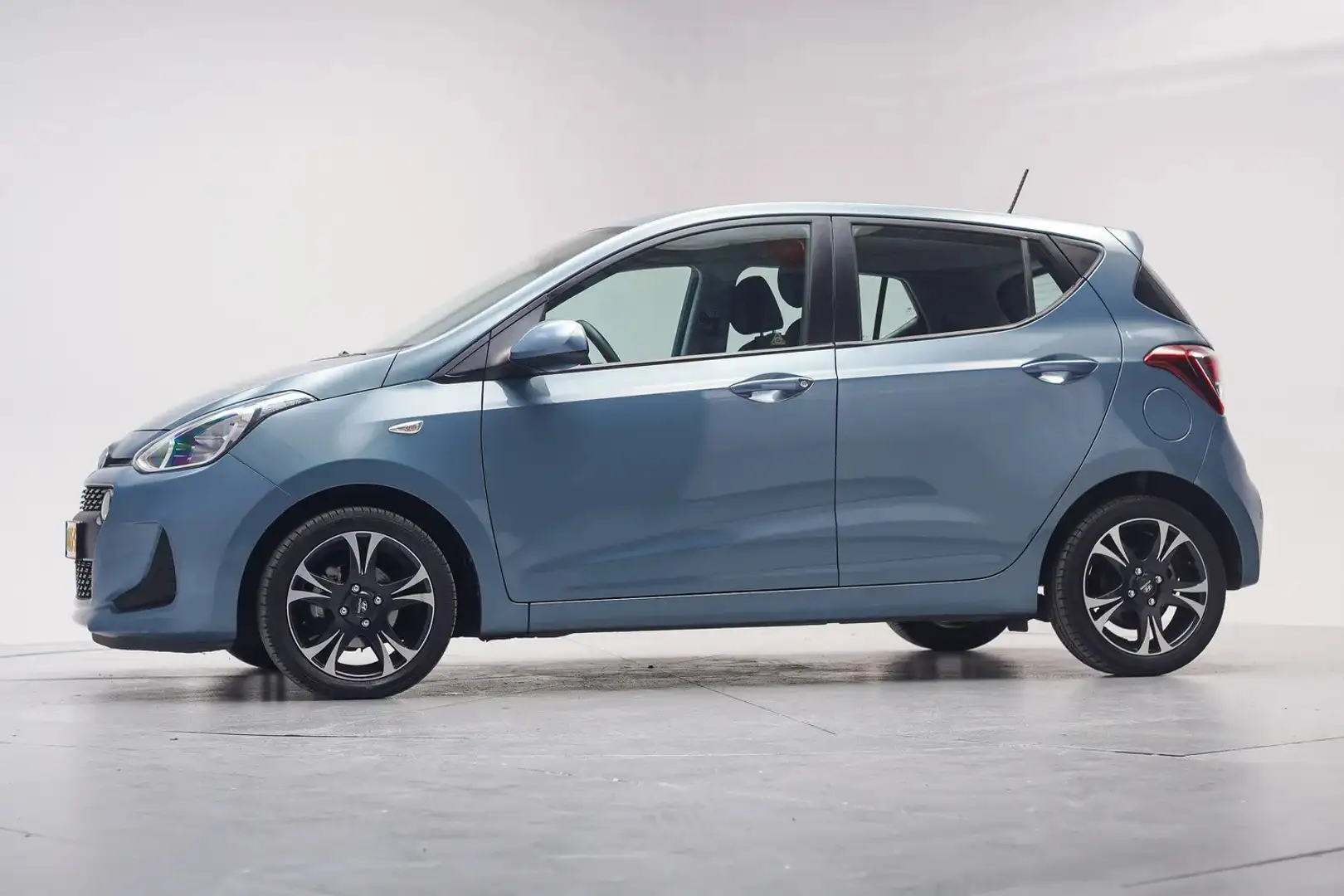 Hyundai i10 1.0i Comfort 5-drs [ Navi Airco Cruise ] Blau - 2