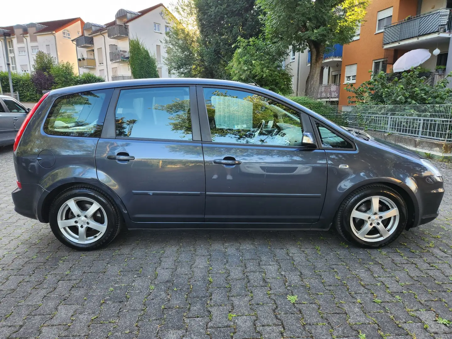 Ford C-Max 1.6 TDCi Ghia*2.HD*KlimaAut*PDC* Grau - 2