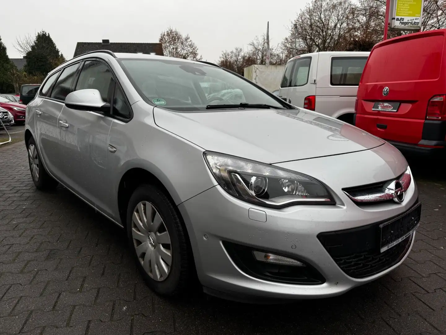 Opel Astra J Sports Tourer Edition Navi Totwinkel uvm Silber - 1
