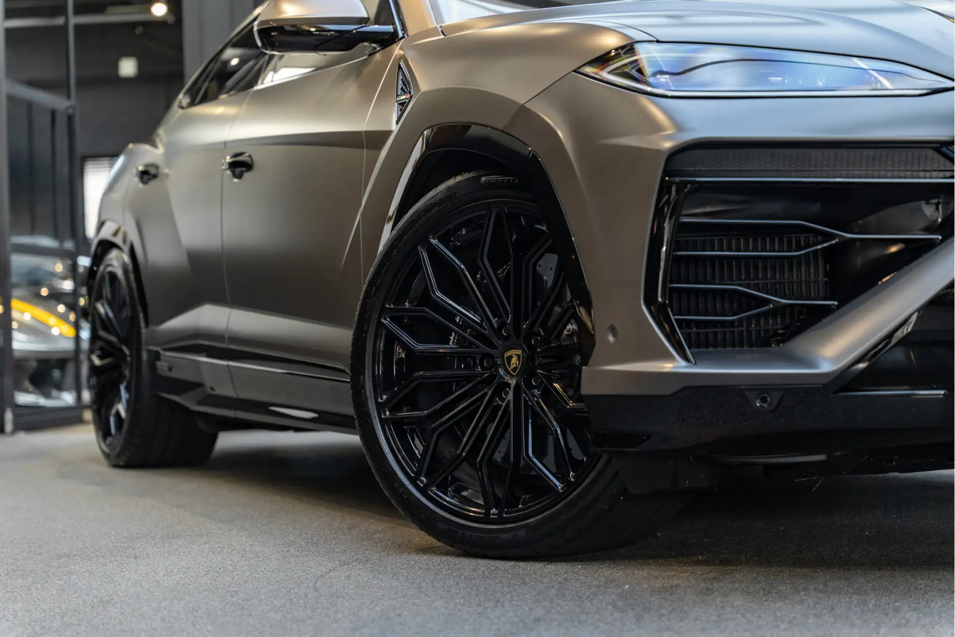 람보르기니 우루스 4.0 V8 Biturbo Plug-in Hybrid 2026 건메탈 사진 8