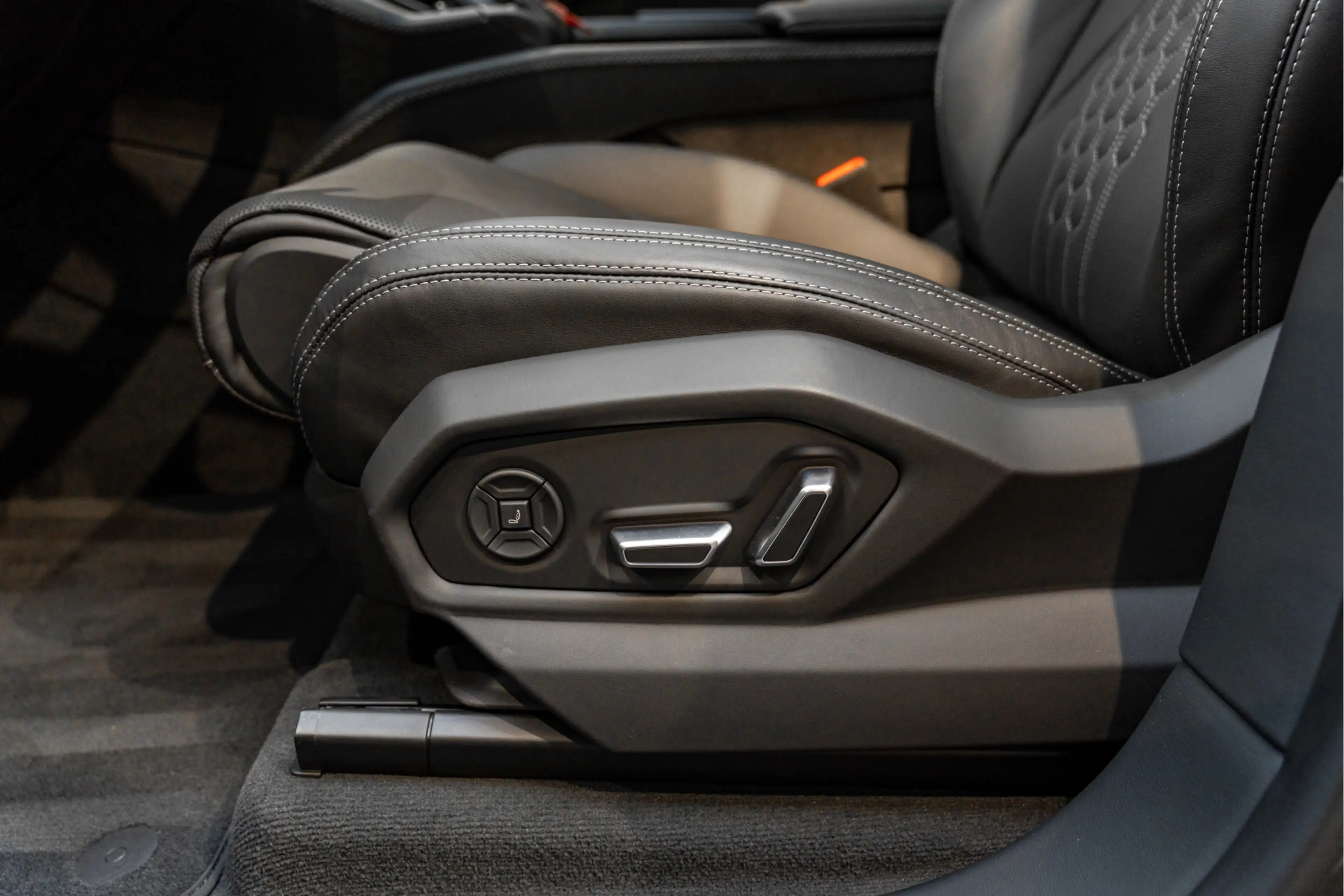 Lamborghini Urus SE Massage HUD B&O Advanced Full Matte PPF 4.0 V8 — photo 34