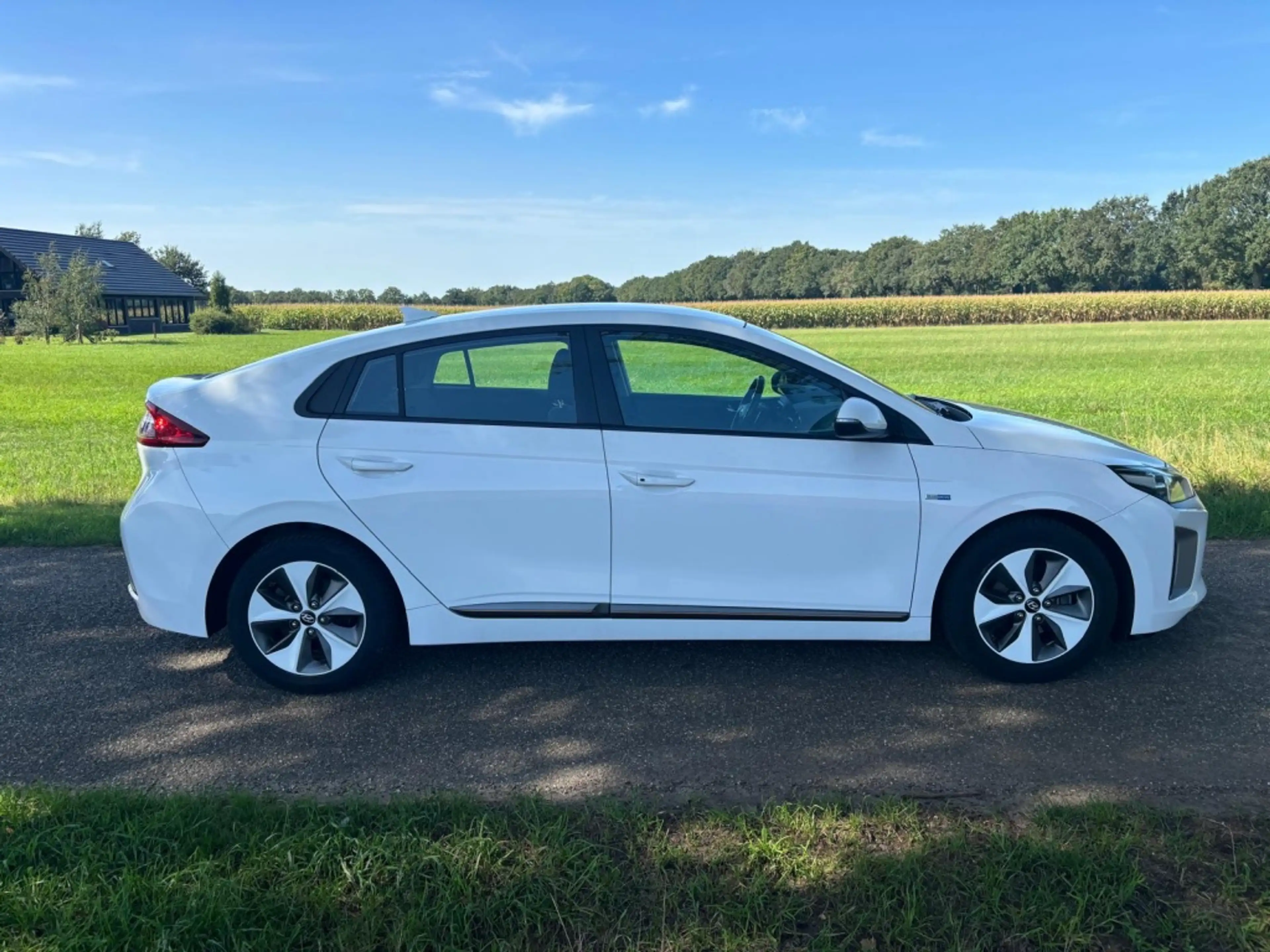 Hyundai IONIQ Comfort EV | Navi | DAB | Camera | SOH 100% | — photo 5
