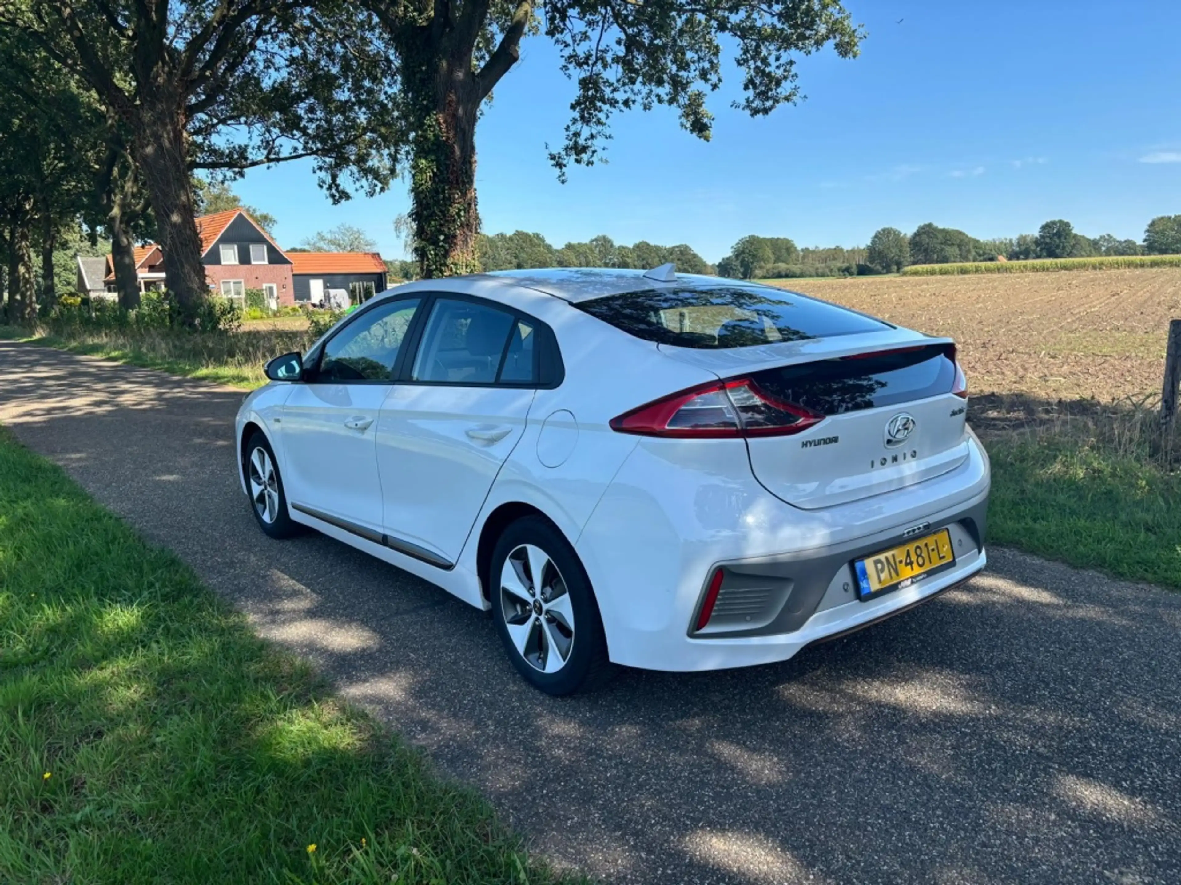 Hyundai IONIQ Comfort EV | Navi | DAB | Camera | SOH 100% | — photo 6